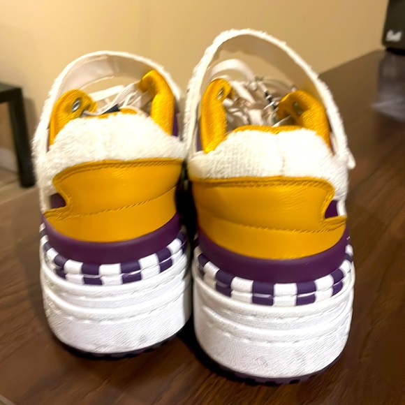 Sneakers for girls in very good condition as new. - Picture 4 of 5